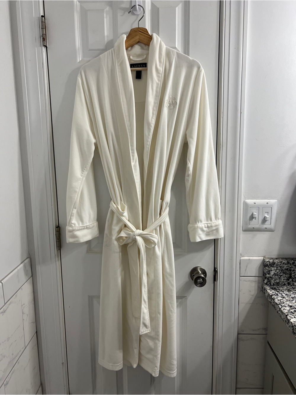 Lauren Ralph Lauren Cream Shawl-Collar Robe - Small- Classic Luxury - Picture 2 of 14